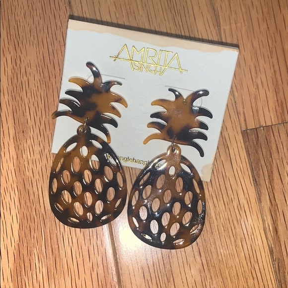 Amrita NWT❗️Tortoise Shell Pineapple Drop Earrings